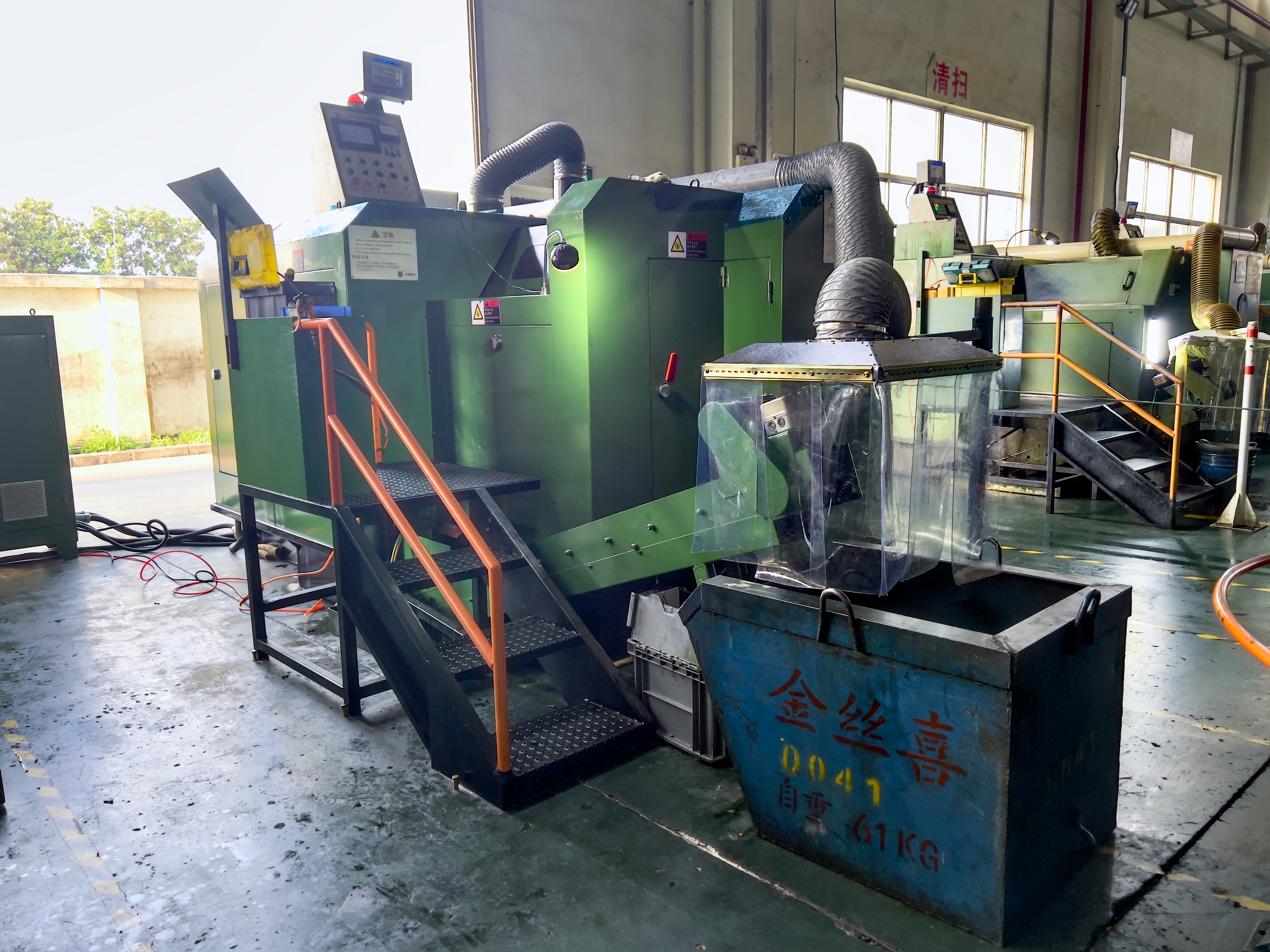 Jinxi vida istehsal qabiliyyətini artırmaq üçün yeni maşınlar aldı